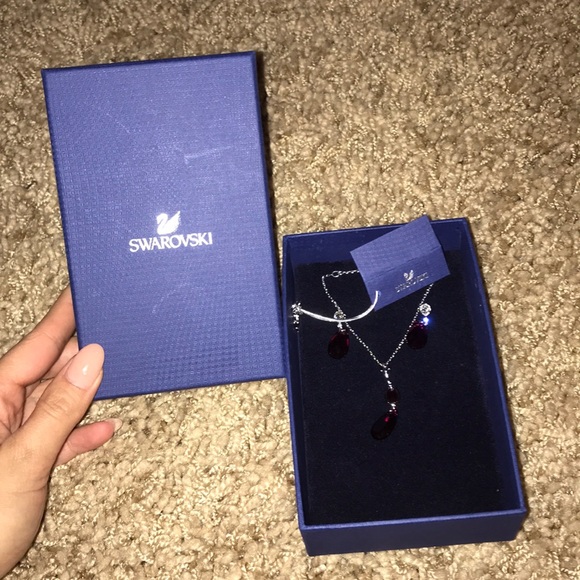 NWT “Spectacular Swarovski ruby set” - Picture 5 of 8